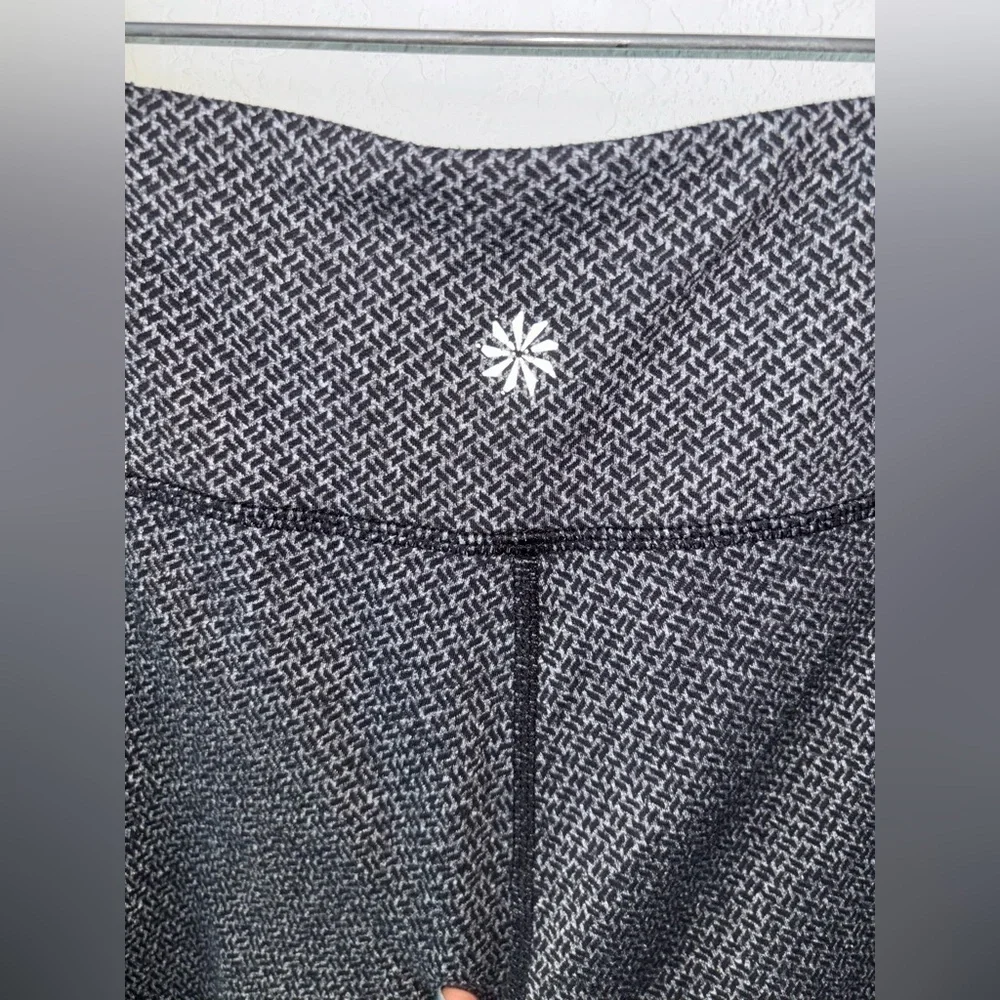 Athleta Criss Cross Drifter Legging Size XS Gray Black Zip Pockets